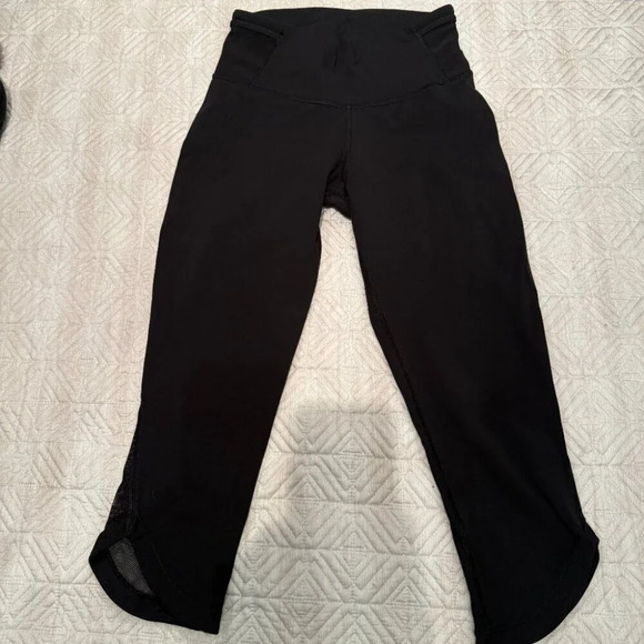 Black Cropped Tight with Mesh Detailing on Sides, Lululemon, US 4 - Picture 4 of 5